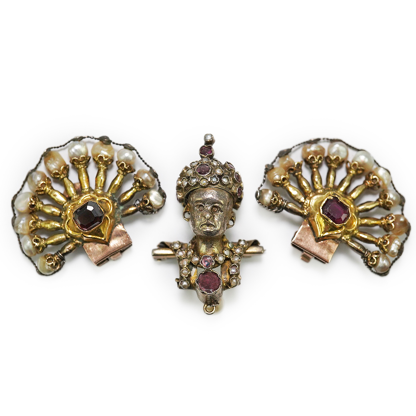 A pair of Indian ruby and baroque pearl set fan shaped ear clips, 42mm and a garnet and seed pearl set turbaned head brooch